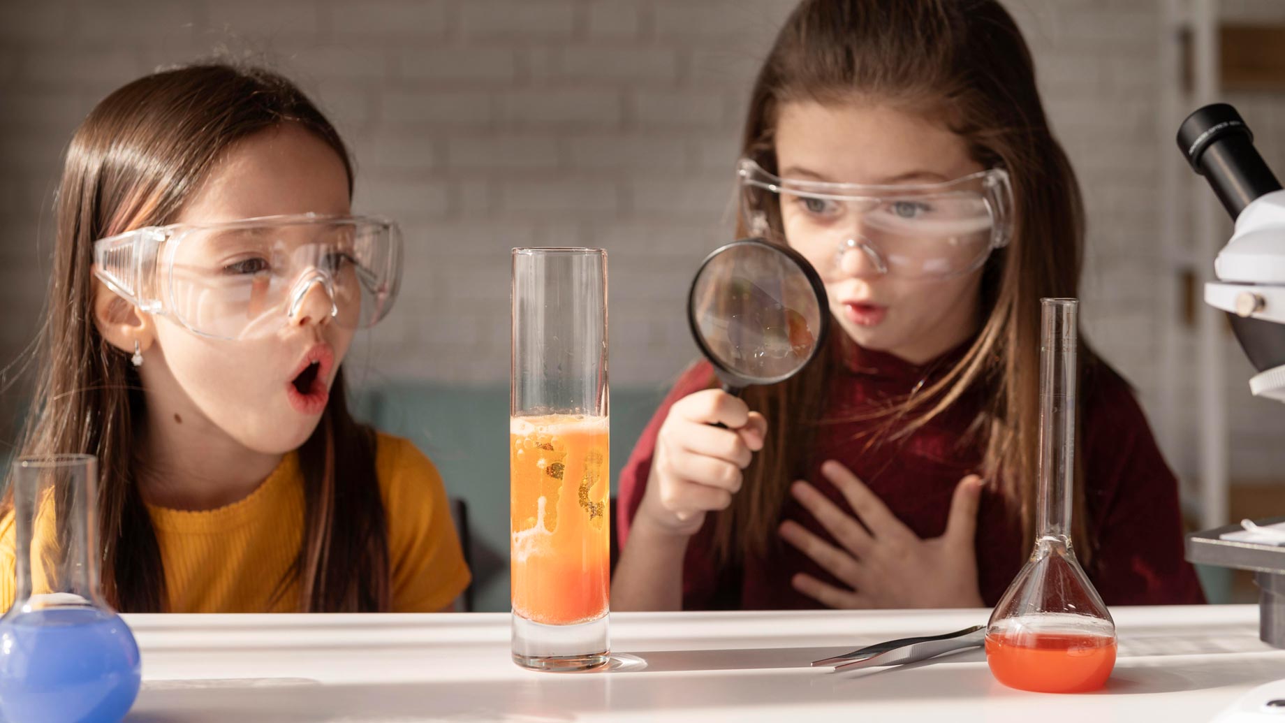 Neue Experimentierkarten: Richtiges Händewaschen und Hautschutz für Kinder
